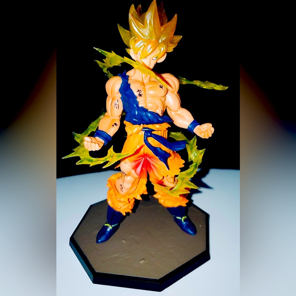 Dragon Ball Z Goku Figurine